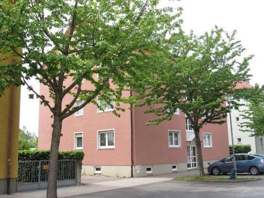 Sehr schöne 3. Zimmerwohnung mit Balkon im 2. Obergeschoss