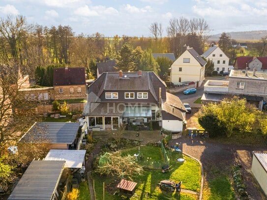 Idyllisches EFH mit Einliegerwohnung, großem Grundstück, Terrasse und 4 Garagen in Milzau