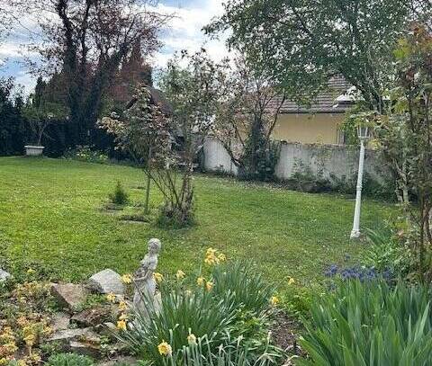 Ehrenkirchen: Freistehendes 1-/2-Fam.-Haus mit Potenzial am Fuße des Weinbergs++GUTE LAGE, ruhig++großer Garten++