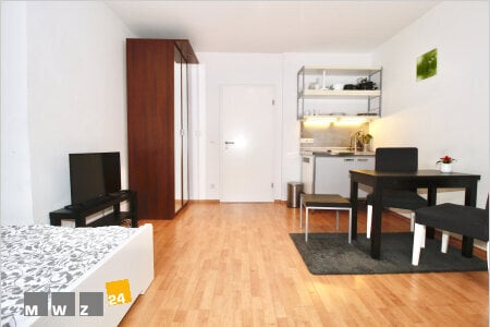 Pempelfort/Hofgarten: Kompaktes Business-Apartment in top City-Wohnlage, Ruhige Wohnstraße in