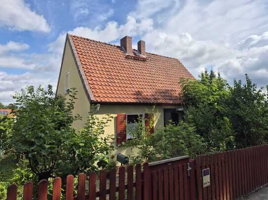 freistehendes Einfamilienhaus auf idyllischem Eigentumsgrundstück direkt am ruhigen Volkspark