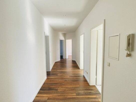 Bezugsfreie 3 Zimmer-Wohnung im historischen Altbau mit Süd-Balkon & Aufzug! Zentrumsnahe Lage!