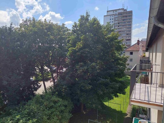 Helle 2-Zimmer-Wohnung mit Balkon im Zentrum, nahe Haltstelle "Brühl Mitte, bezugsfrei