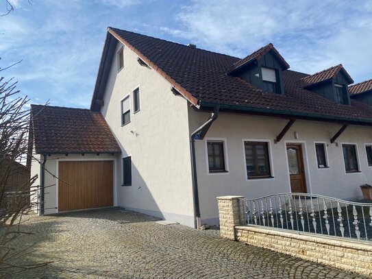 Miete - Attraktive Doppelhaushälfte mit Garten und Garage in absolut ruhiger und sonniger Wohnlage