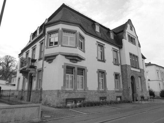 Kernsaniertes Altbau-Juwel im Erdgeschoss - barrierefrei Wohnen am Kurviertel!