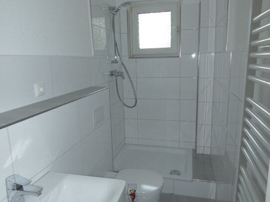 *** Endlich gefunden! Erdgeschoss, Dusche, Balkon! ***