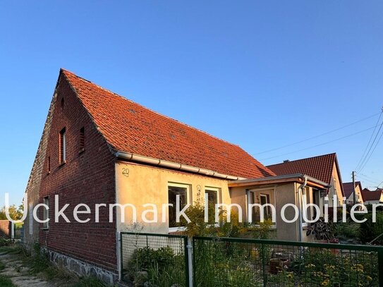 Haus und Grundstück in der Uckermark, für kreative Köpfe und Hände, die anpacken können