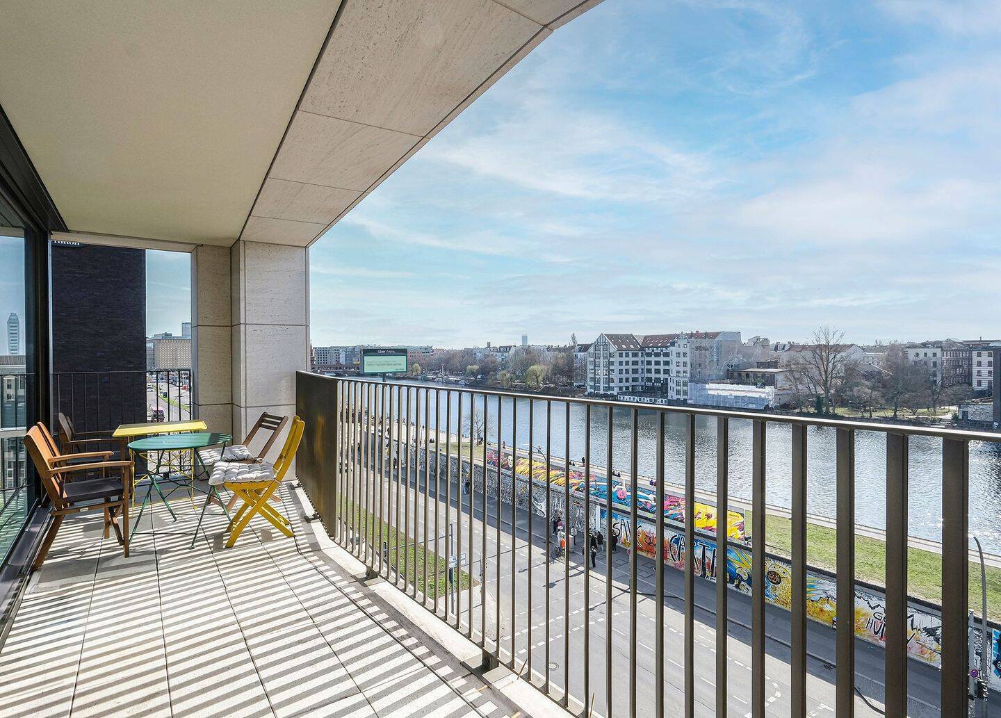 PURE LIVING: Wohnen mit Wasserblick an der East Side Gallery - Foto 1