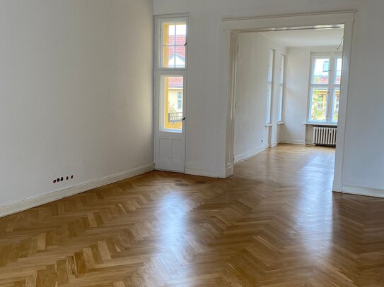 Frisch sanierte Altbauwohnung nahe Rüdesheimer Platz