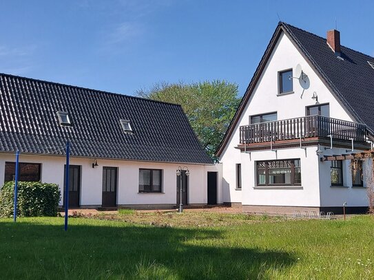 +++HALBINSEL DARSS+++Zum Verkauf steht ein großzügiges Einfamilienhaus in Hafennähe von Zingst.