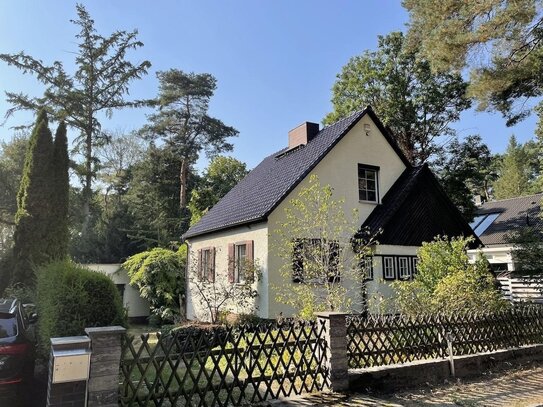 30er Jahre Architektenhaus mit Renovierungsstau auf großem Grundstück in erstklassiger Lage