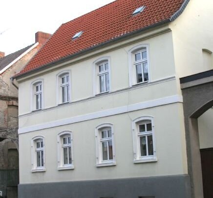 Handwerkerobjekt: 2-Familienhaus, ca. 190 m² Wohnfläche, teilsaniert nur 76.000 €.