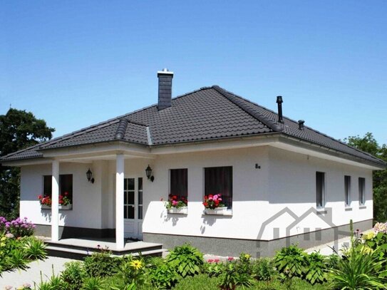 Wohnen auf einer Ebene mit Blick in die freie Natur mit unserem Massivhausbungalow