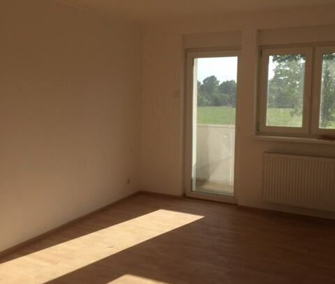 Müncheberg, top Neubau, NUR noch EINE Wohnung, große 2 Zimmer, tolle gr.Wohnessküche Bad, Balkon, 65qm für 773,- € warm…