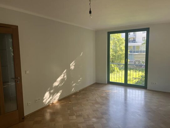 3-Zimmer Wohnung mit Balkon und Tiefgaragenstellplatz/ Stadtfeld Ost