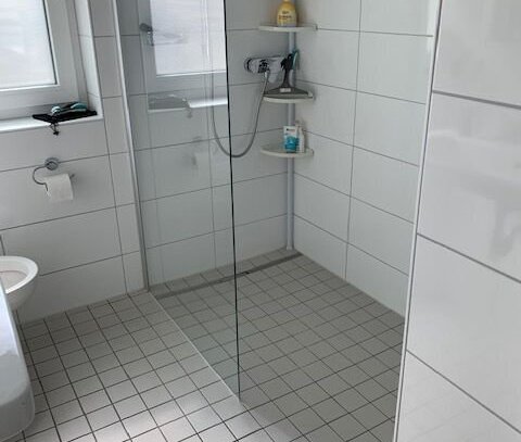 Barrierefreie 3 Zi, Kü,Bad, Balkonwohnung mit 78 m² Wfl. und Einbauküche!