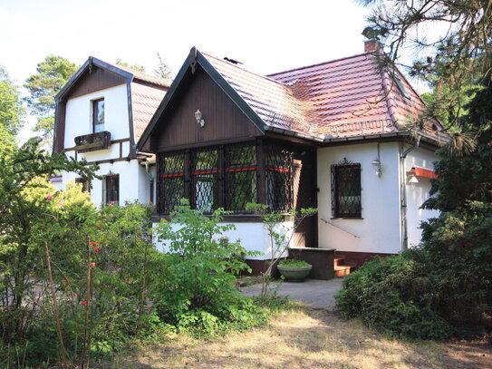 Rarität in bester Villenlage: Charmantes Einfamilienhaus um 1912 erbaut mit Wintergarten in ruhiger Umgebung