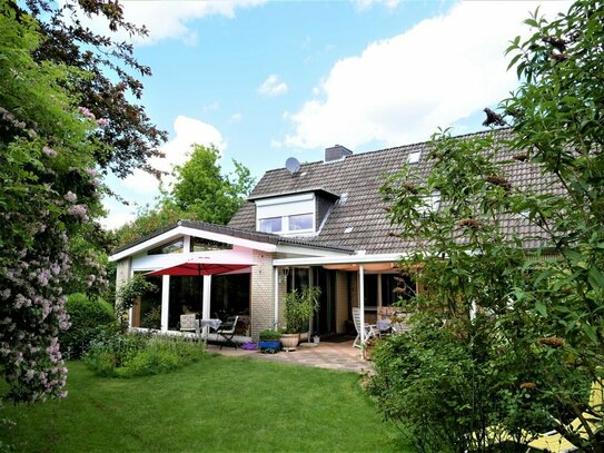 Ein Traumhaus für die Familie! Großzüges EFH mit ELW auf schönen Gartengrundstück in zentraler aber ruhiger Lage