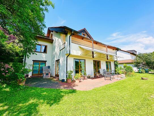 Großzügiges Wohnhaus mit Fernblick und herrlichem Garten in toller Stadtlage