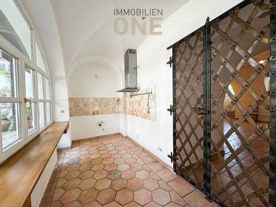 Notverkauf - Historische 4-Zimmer-Schloss-Wohnung in Obertraubling