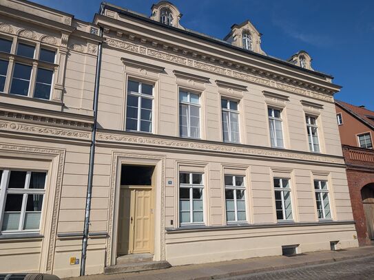 Großzügige Altbauwohnung im Zentrum von Stralsund ab dem 01.12.24