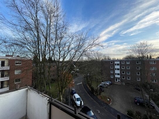 Perfekte Zweizimmerwohnung mit anstehender energischer Sanierung und neuem Balkon