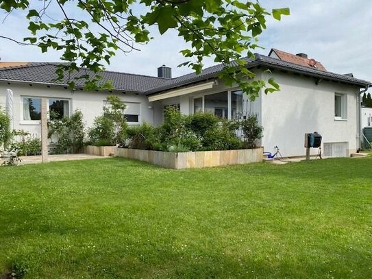 Exklusiver Winkelbungalow in ruhiger Südlage in einer begehrten Wohngegend in Nürnberg-Marienberg