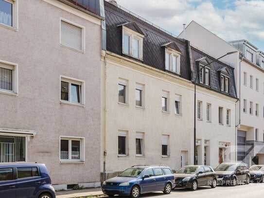 Zentrales 2-3 Familienhaus in Weiden: Historischer Charme trifft auf modernes Potenzial