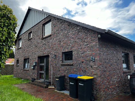 Zweifamilienhaus mit Schwimmbad und Wintergarten sowie Terrasse in Wilhelmshaven zu verkaufen.