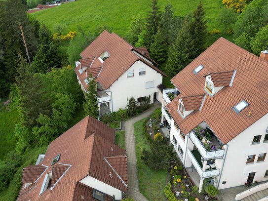 Renovierte Erdgeschosswohnung mit Terrasse in ruhiger Lage