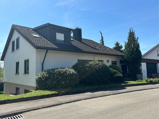 ZWEIFAMILIENHAUS MIT GARTENTRAUM