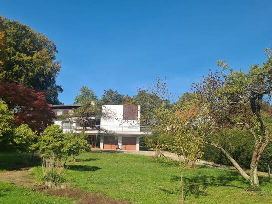 Sanierungsbedürftige Villa aus den 60ern in Toplage mit zusätzlichem Baufenster!