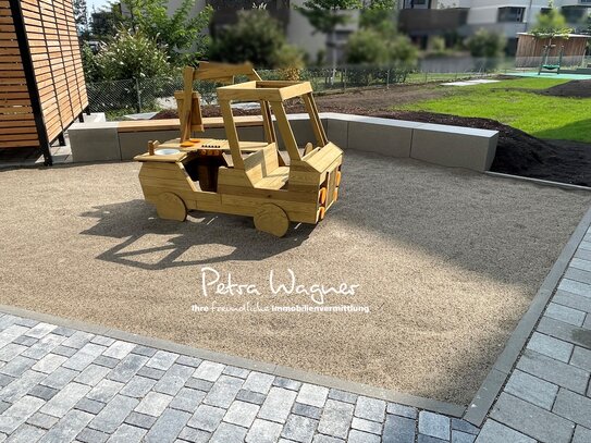 Ein Spielplatz für die Kinder und ein Dachgarten für die Erwachsenen... Herzlich Willkommen!