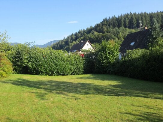 Top-Lage östl. Staufen, 1.565 m²-Grundstück, ebene Südlage + 2-Fam.Haus Bestand, Einzel- oder DH bebaubar, viels. Infra…