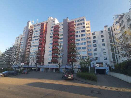 2 - Zimmerwohnung mit Einbauküche, Balkon und Tiefgaragenstellplatz in Kornwestheim