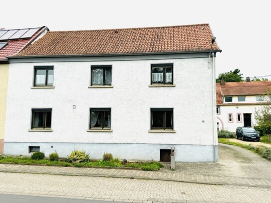 2 Familienhaus mit Ausbaureserve und 4 Garagen