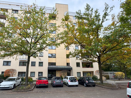 Attraktive Wohnung in sehr guter Lage mit Balkon, Loggia und Tiefgaragenstellplatz