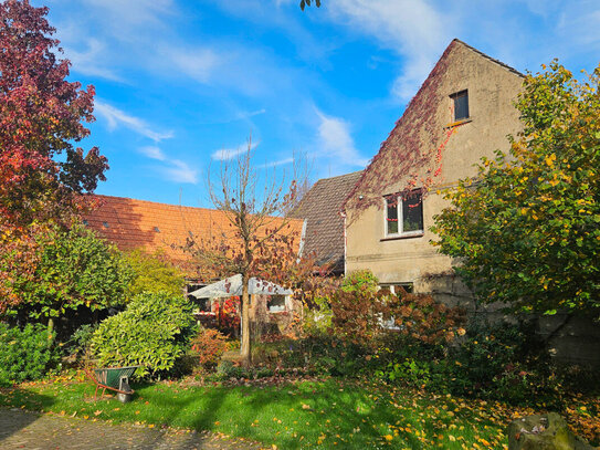 Ehem. Gartenbaubetrieb mit sanierungsbedürftigem Haus & Nebengebäuden!