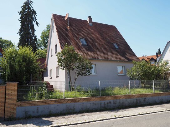 Einfamilienhaus mit Nebengebäude für Handwerker in Fürth-Vach