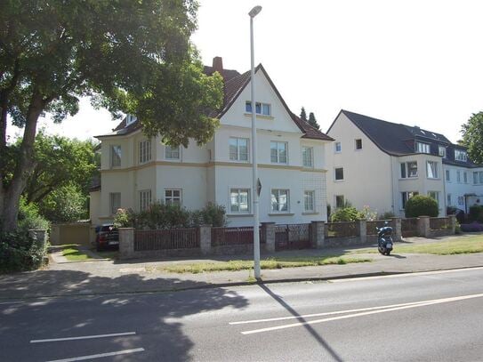 Großzügige Wohnung in Stadtvilla mit wunderschönem Garten am Moritzberg