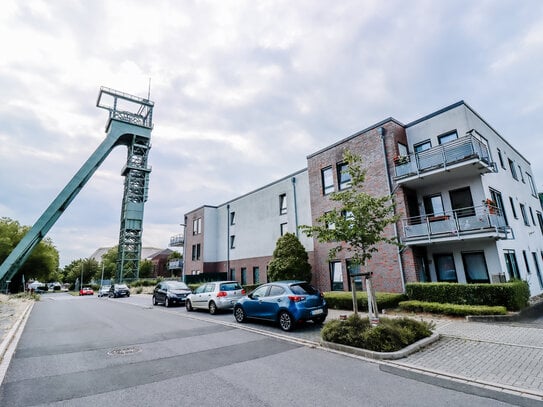 Altengerechtes Wohnen, geräumig und schön mit Terrasse, Aufzug und möglichem Parkplatz am OLGA Park