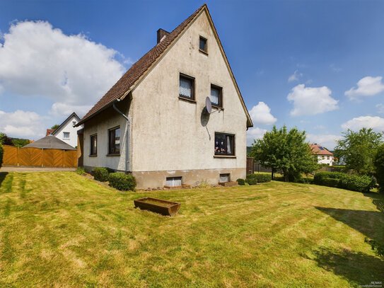 Freistehendes Einfamilienhaus mit großem Garten