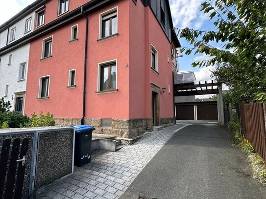 Doppelhaushälfte mit 3 Garagen, Wintergarten, Balkon und kleinem Garten! In guter Lage, Stadtteil Glocke!