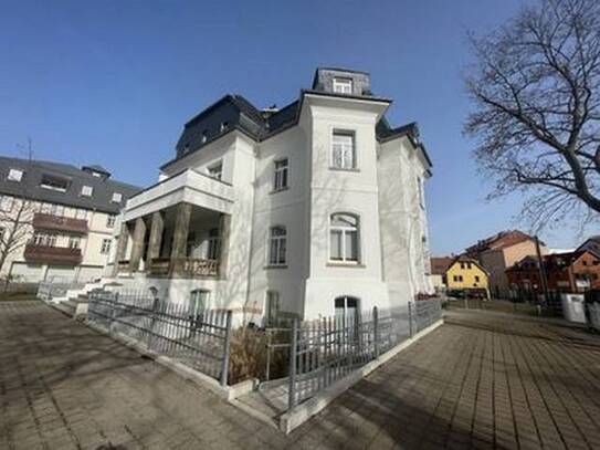 Kleine Benary-Villa-5-Raum-Maisonettewohnung mit zwei Tageslichtbädern & Lift & Carport