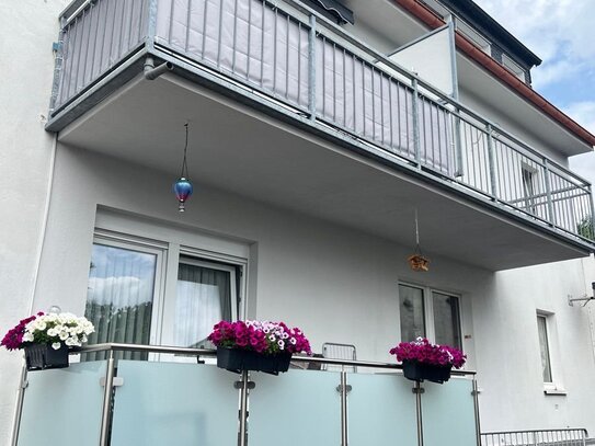 Hochwertig renovierte Wohnung mit Einbauküche, Waschmaschiene und Balkon in wunderschöner Lage