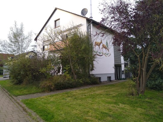 Zweifamilienhaus mit großem Grundstück in Niedenstein