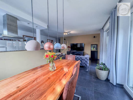 Moderne Wohnung mit schönem großem Garten!