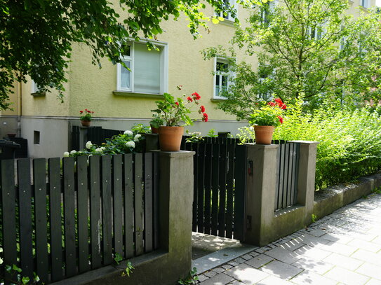 Unvergleichbare, einzigartige 5-Zimmer-Jugendstil-Balkon-WE...ein Kronjuwel am Rgbg Immobilienmarkt!