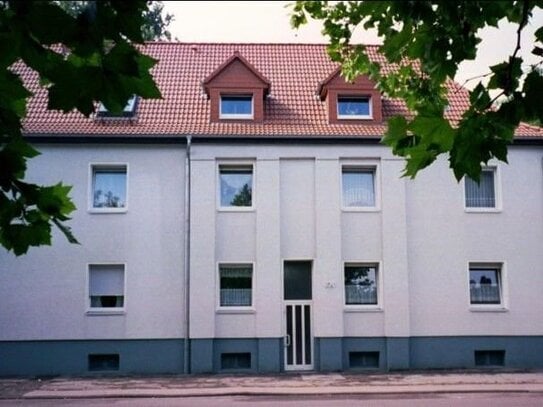 Tolle Dachgeschosswohnung mit großzügigem weißen Bad