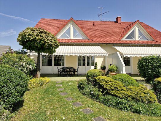 Ein Traum in Weiß! Elegante 4- bis 5-Zi.-Maisonette im Landhausstil in feiner Wohnlage von Röttenbach